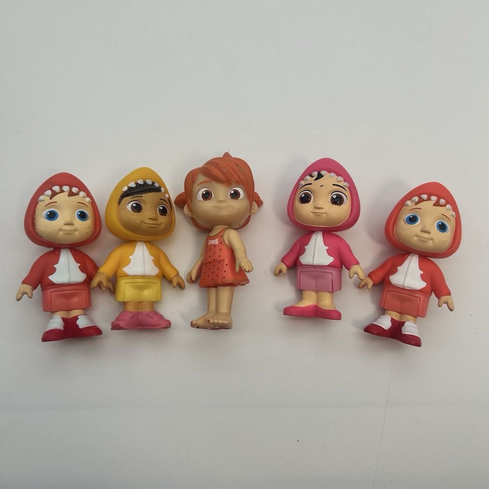 CoComelon Family Shark Figures/Bath Toys Lot Of 5